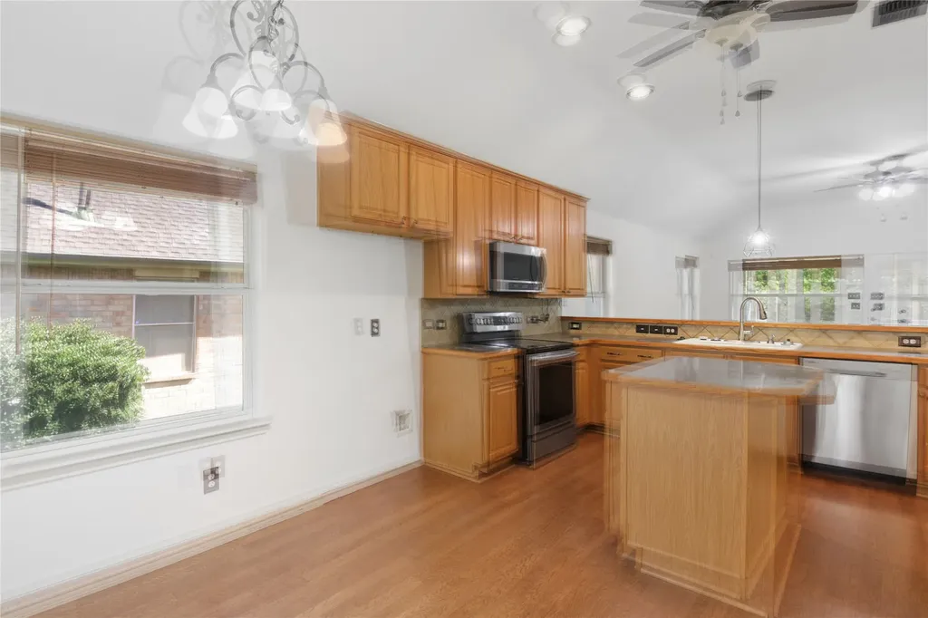 1010 Sagebrush Trail Duncanville TX 75137