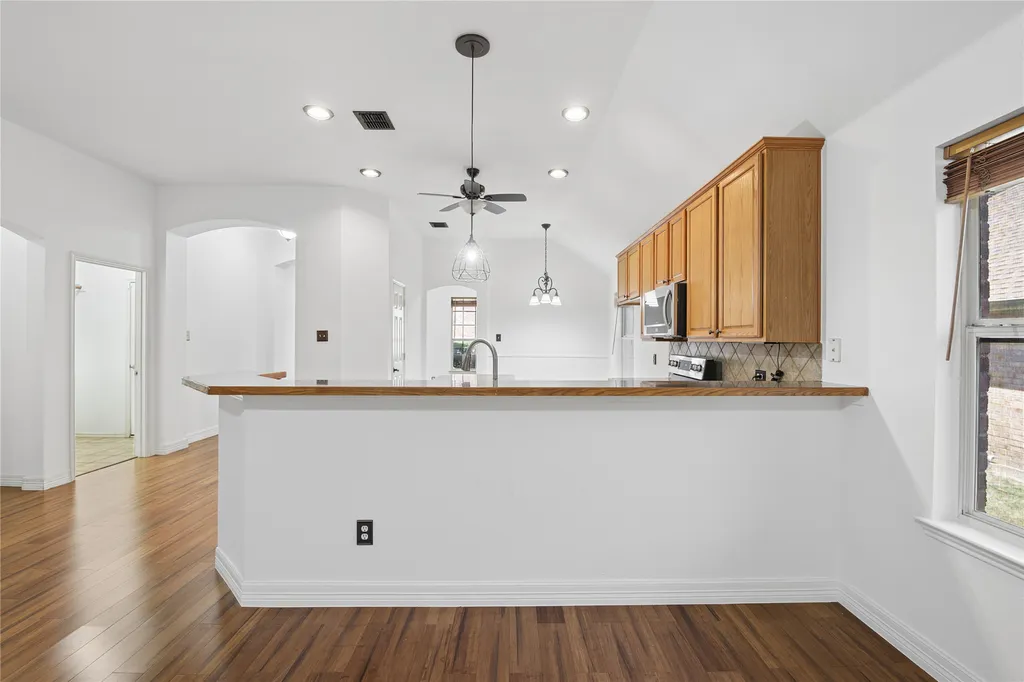 1010 Sagebrush Trail Duncanville TX 75137