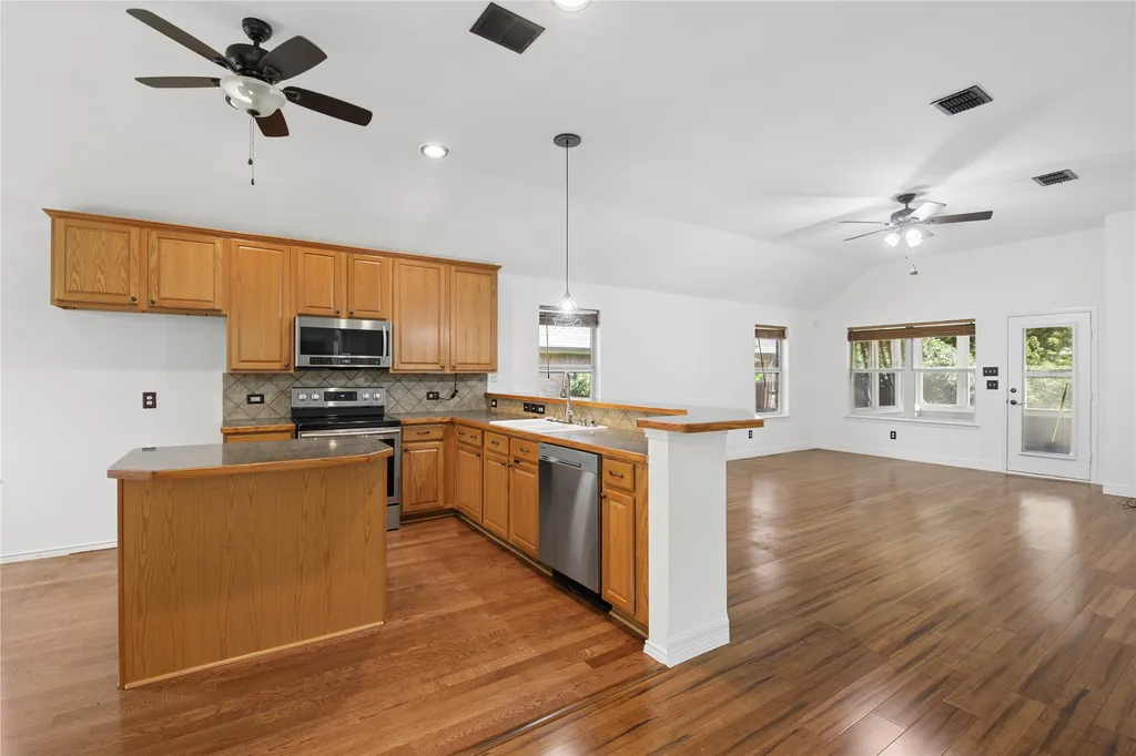 1010 Sagebrush Trail Duncanville TX 75137