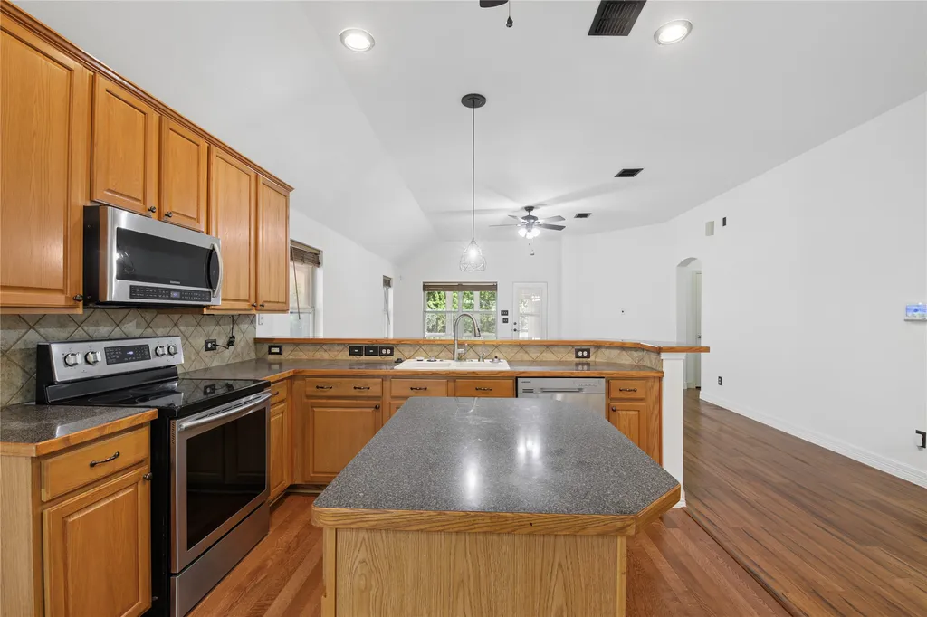1010 Sagebrush Trail Duncanville TX 75137