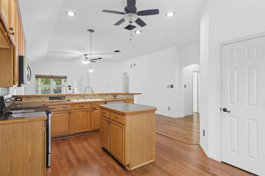 1010 Sagebrush Trail Duncanville TX 75137