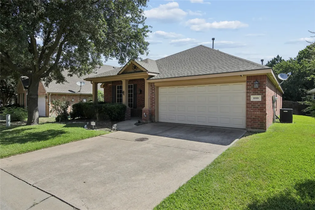1010 Sagebrush Trail Duncanville TX 75137