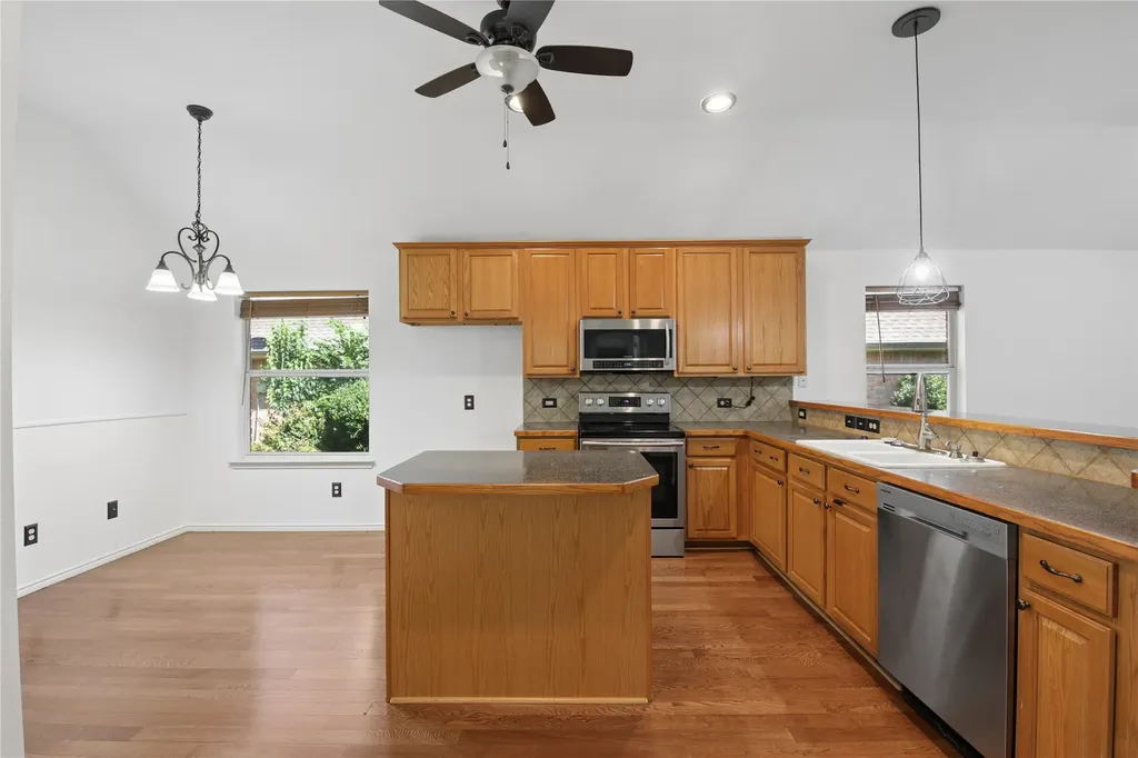 1010 Sagebrush Trail Duncanville TX 75137