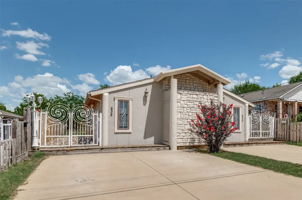 630 NW 11th Street Grand Prairie TX 75050