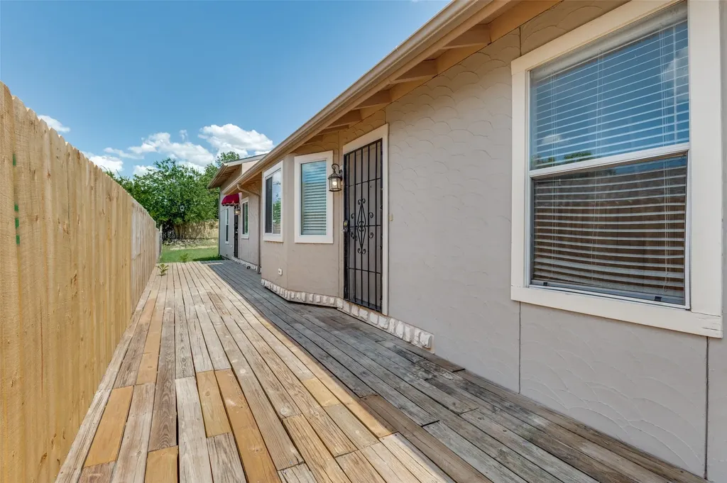 630 NW 11th Street Grand Prairie TX 75050