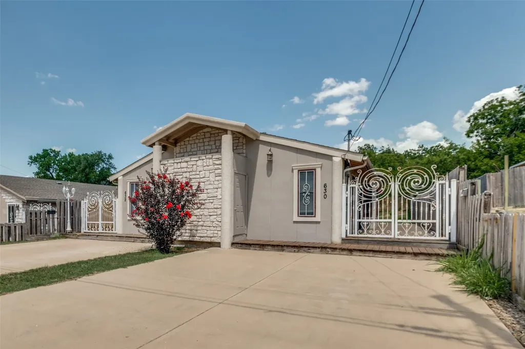 630 NW 11th Street Grand Prairie TX 75050
