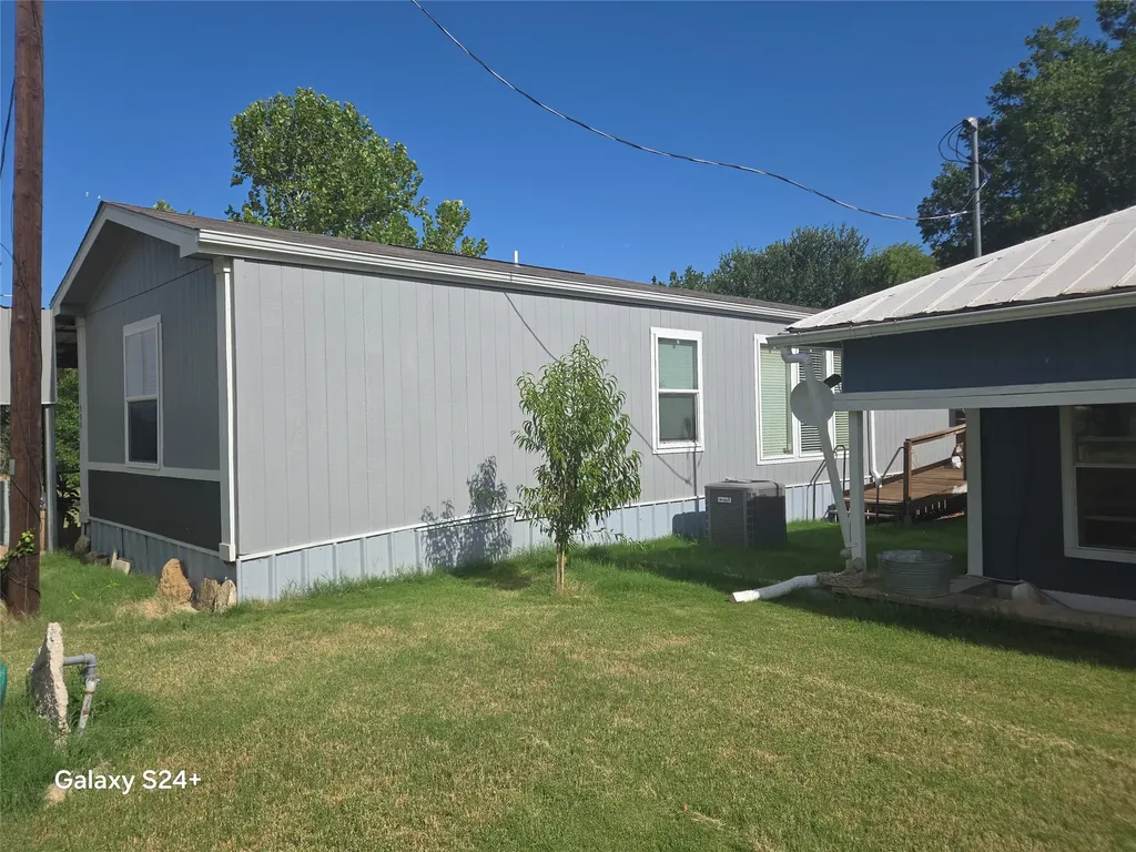 121 Peach Graford TX 76449
