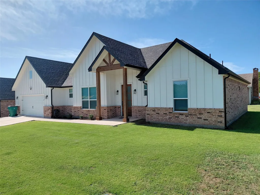 604 E 4th Street Muenster TX 76252