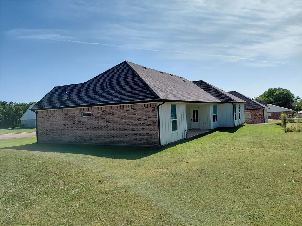 604 E 4th Street Muenster TX 76252