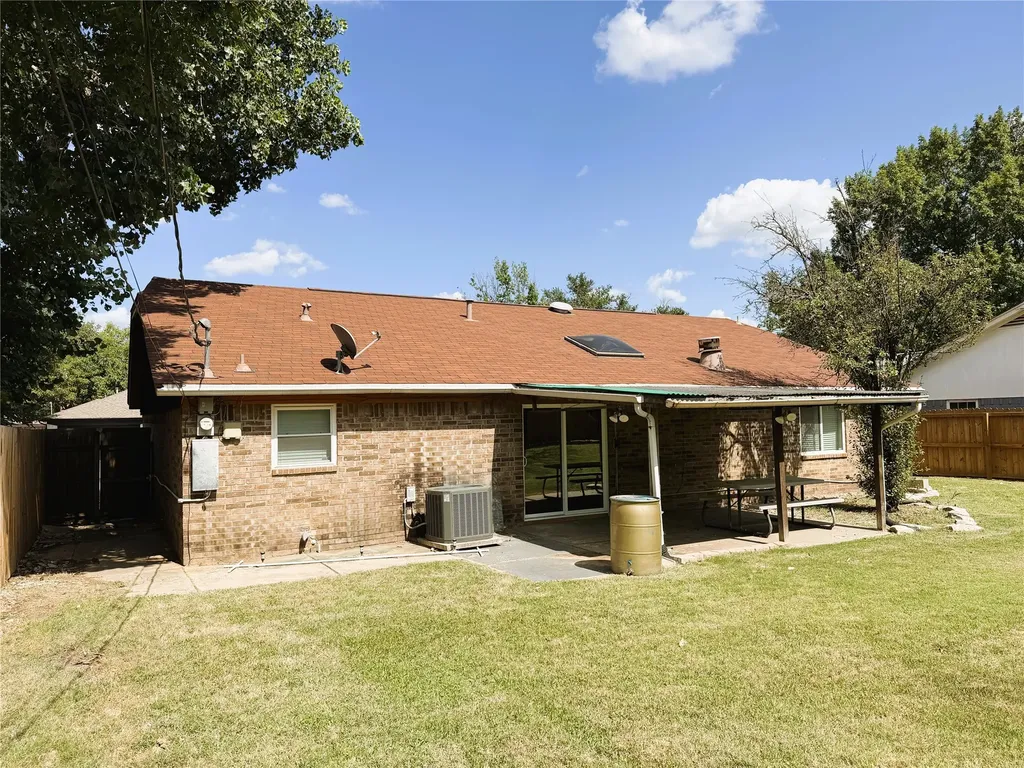 6406 Willow Springs Drive Arlington TX 76001