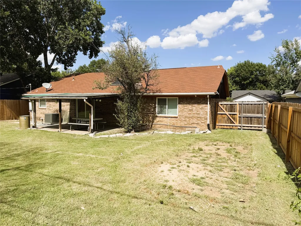 6406 Willow Springs Drive Arlington TX 76001