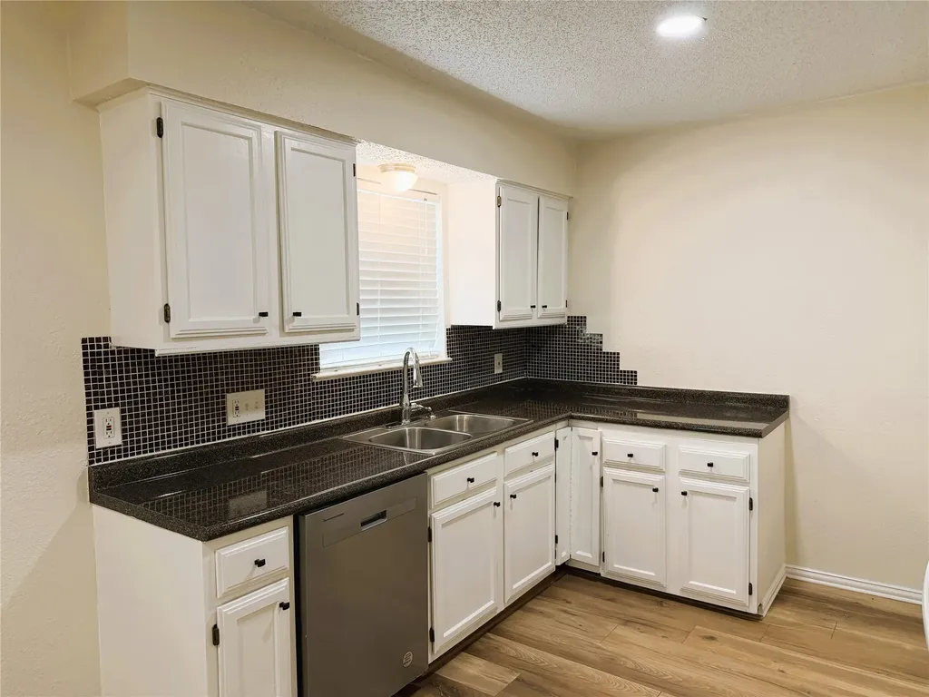 6406 Willow Springs Drive Arlington TX 76001