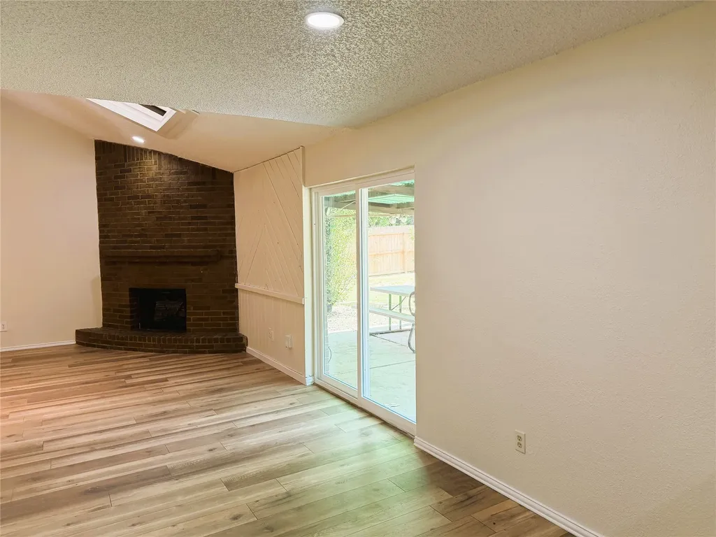 6406 Willow Springs Drive Arlington TX 76001