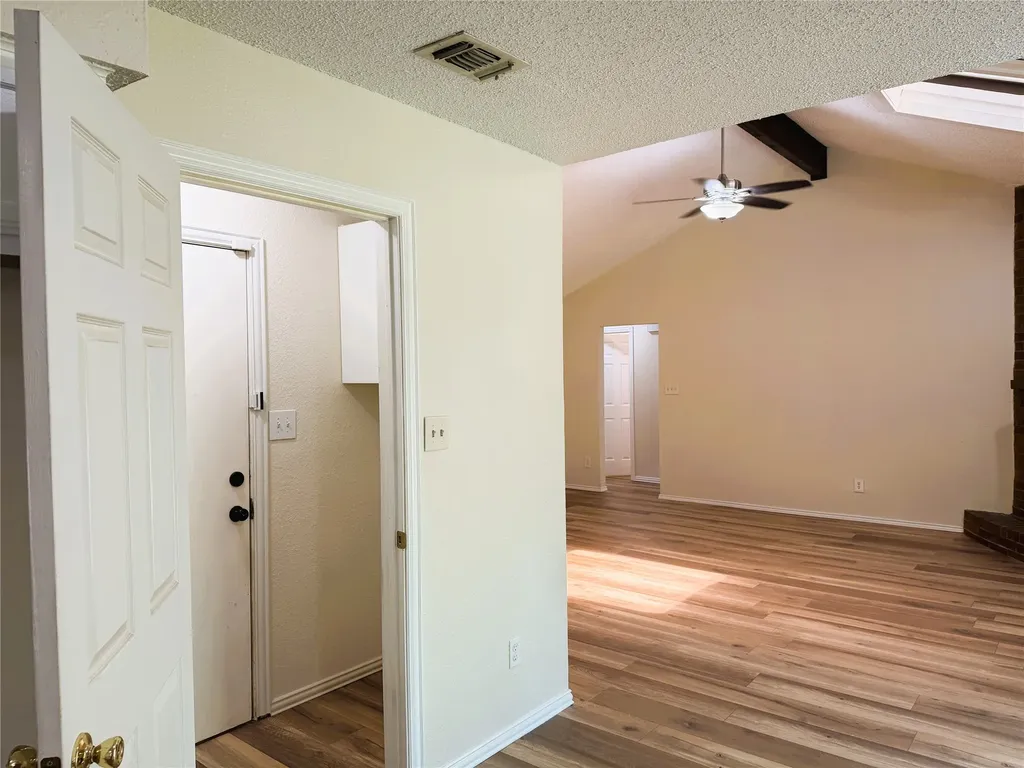 6406 Willow Springs Drive Arlington TX 76001