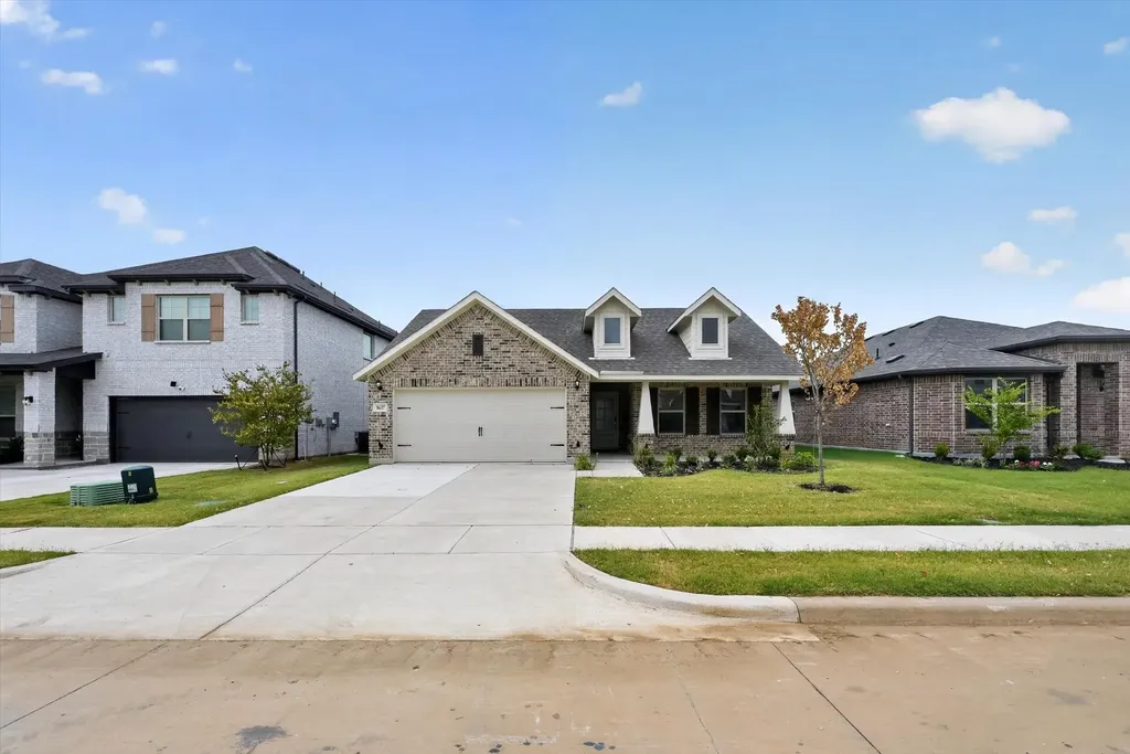 1637 Elle Lane Aubrey TX 76227