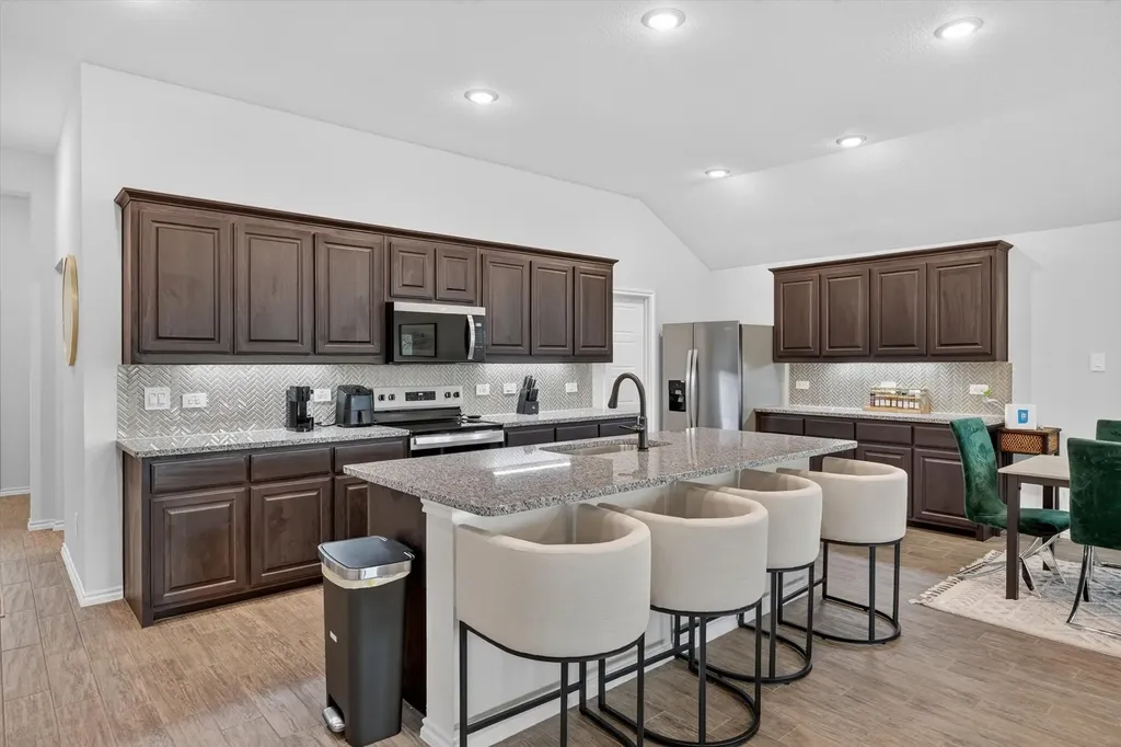 1637 Elle Lane Aubrey TX 76227