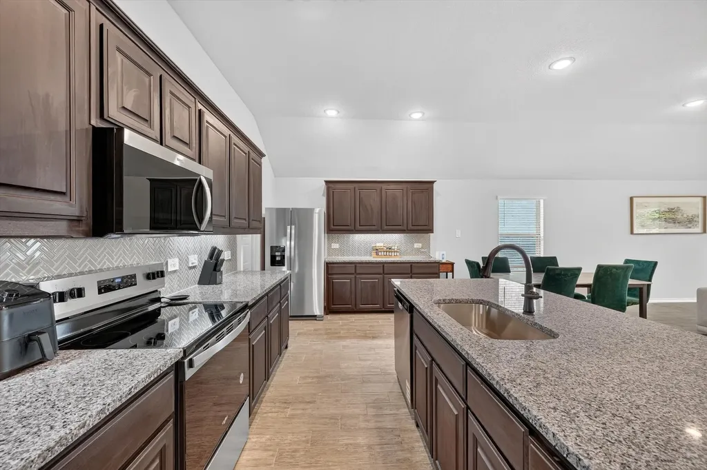 1637 Elle Lane Aubrey TX 76227
