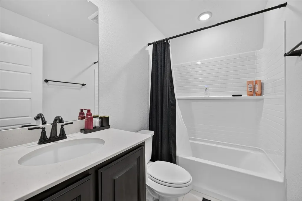 1637 Elle Lane Aubrey TX 76227