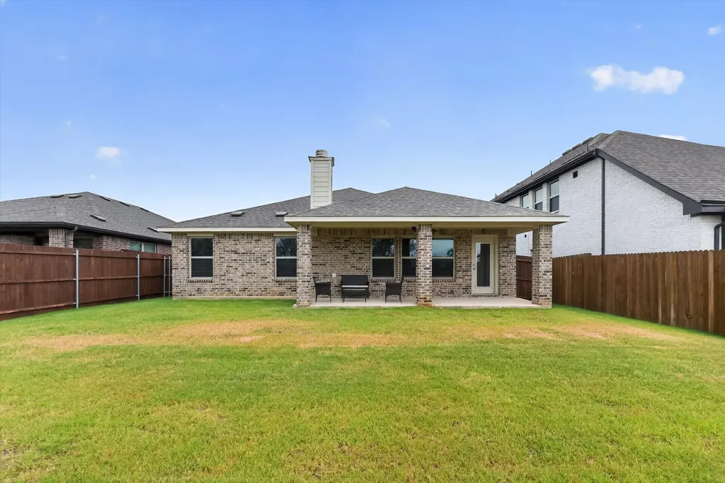 1637 Elle Lane Aubrey TX 76227