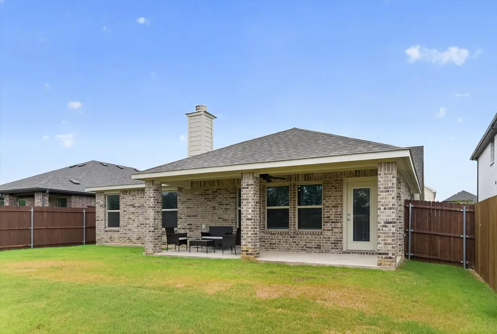 1637 Elle Lane Aubrey TX 76227