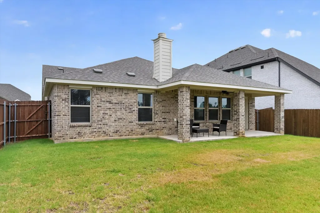 1637 Elle Lane Aubrey TX 76227