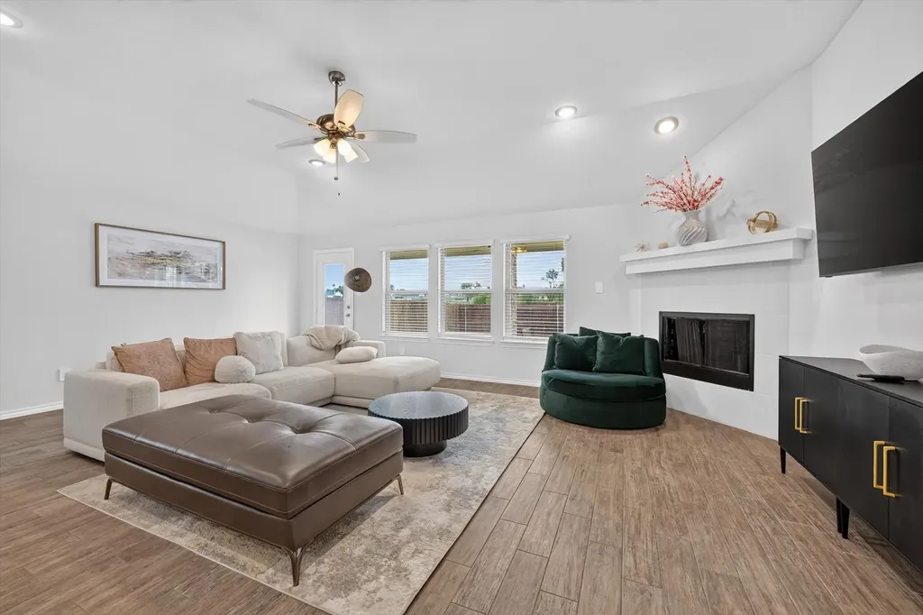 1637 Elle Lane Aubrey TX 76227
