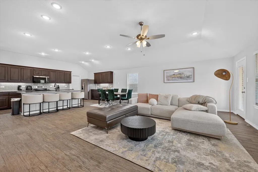 1637 Elle Lane Aubrey TX 76227