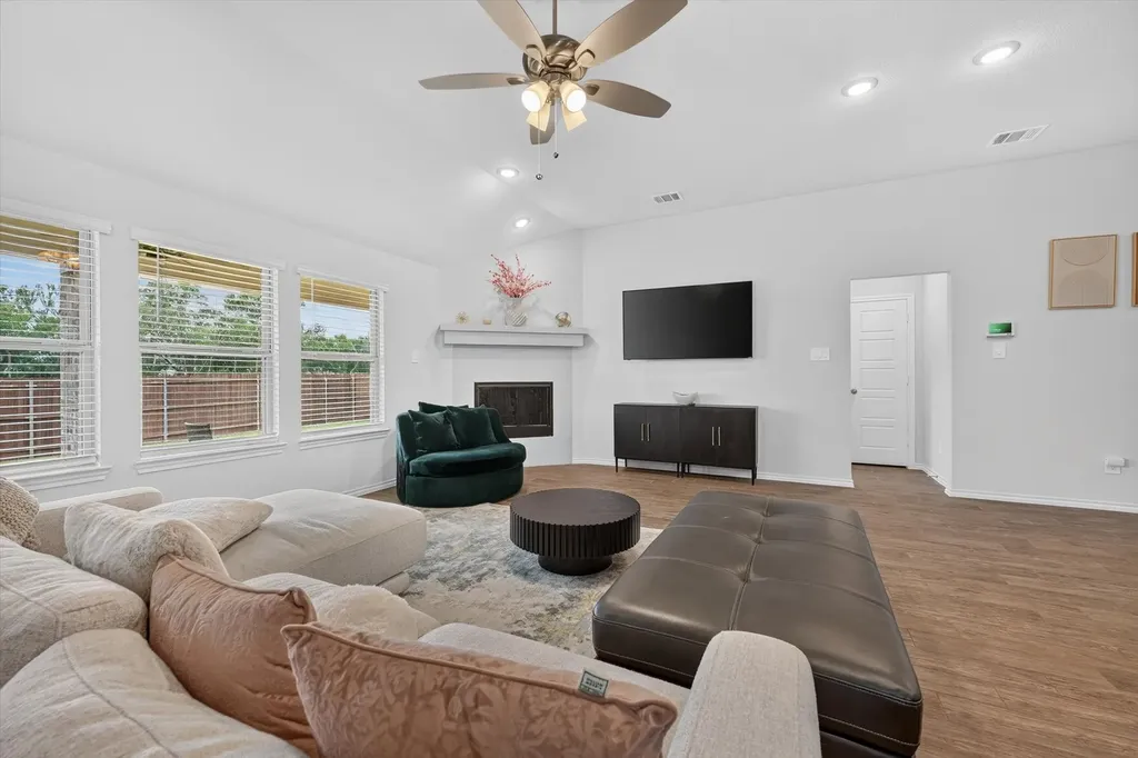 1637 Elle Lane Aubrey TX 76227
