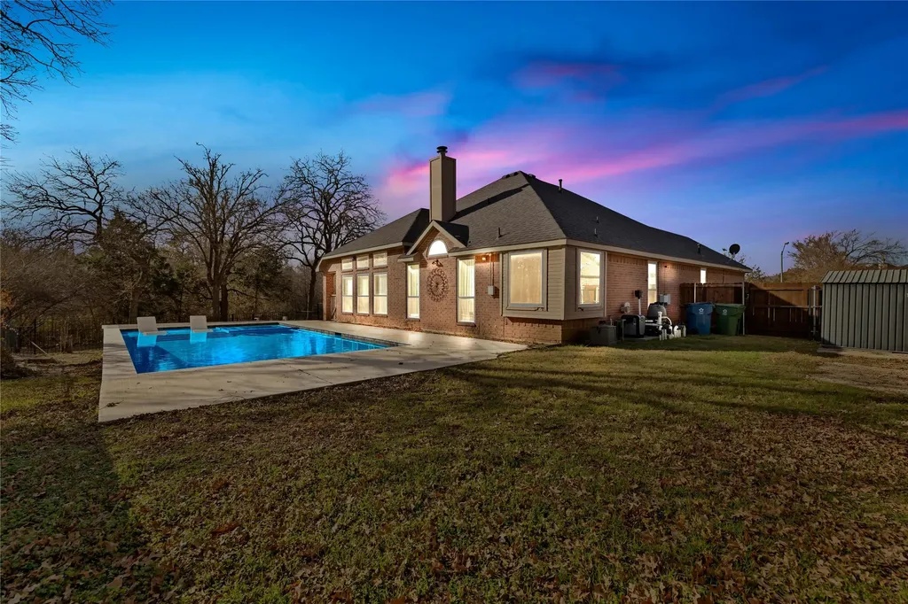 403 Lochwood Circle Lake Dallas TX 75065
