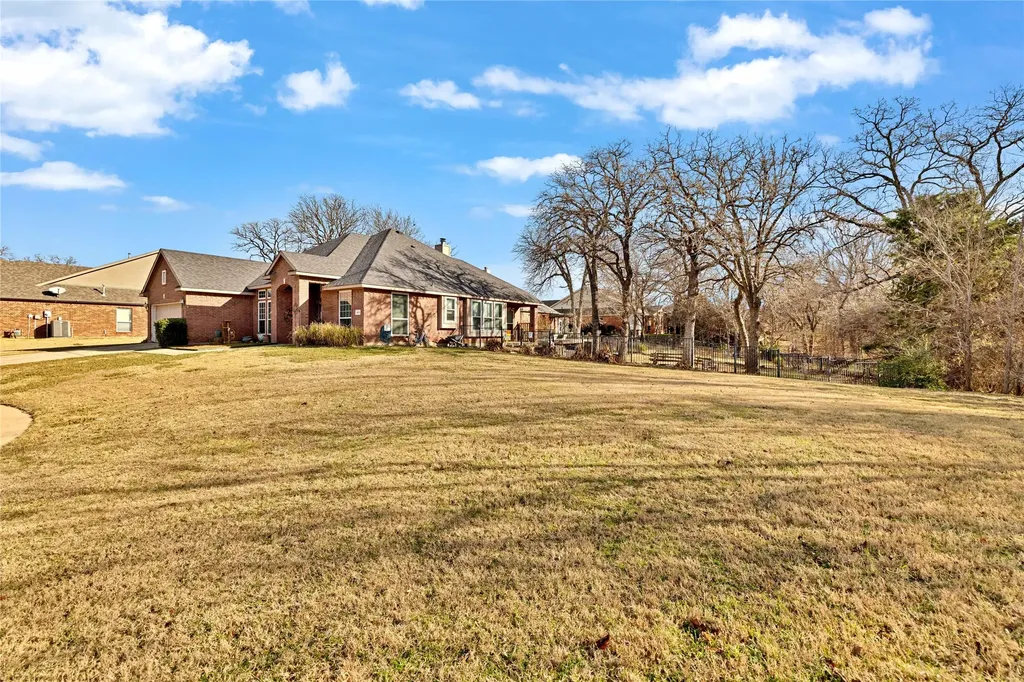 403 Lochwood Circle Lake Dallas TX 75065
