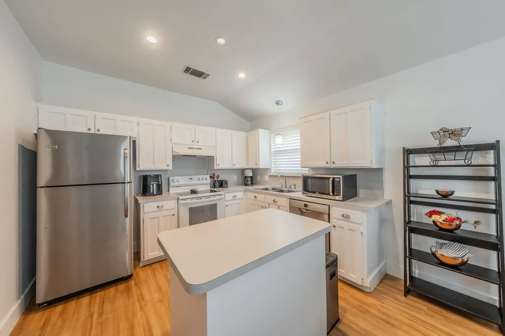 8252 Lesley Lane Watauga TX 76148