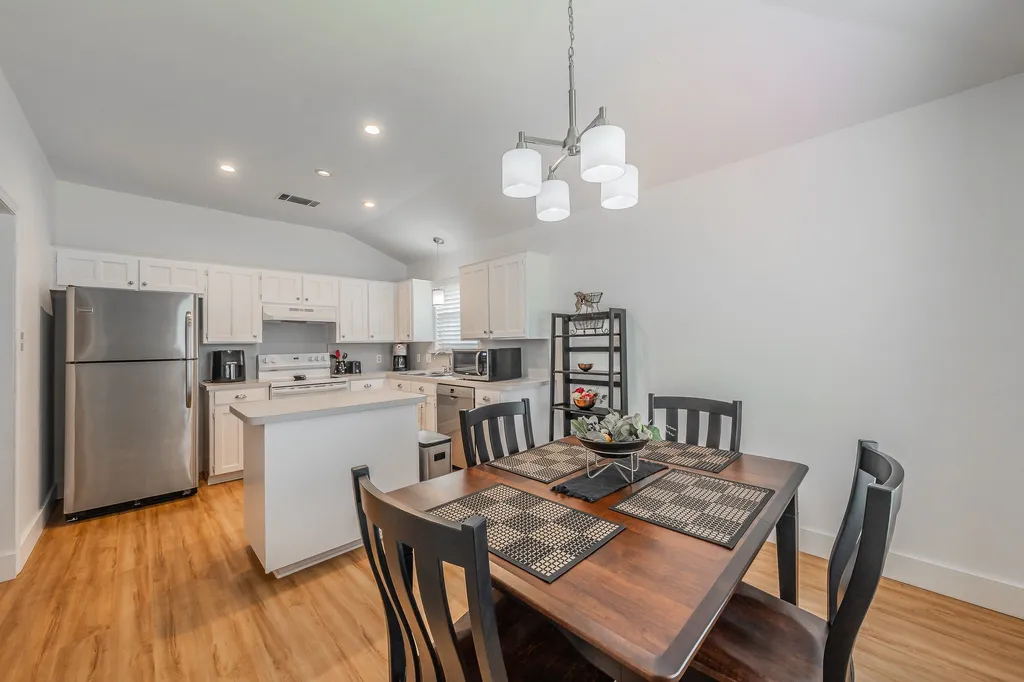8252 Lesley Lane Watauga TX 76148