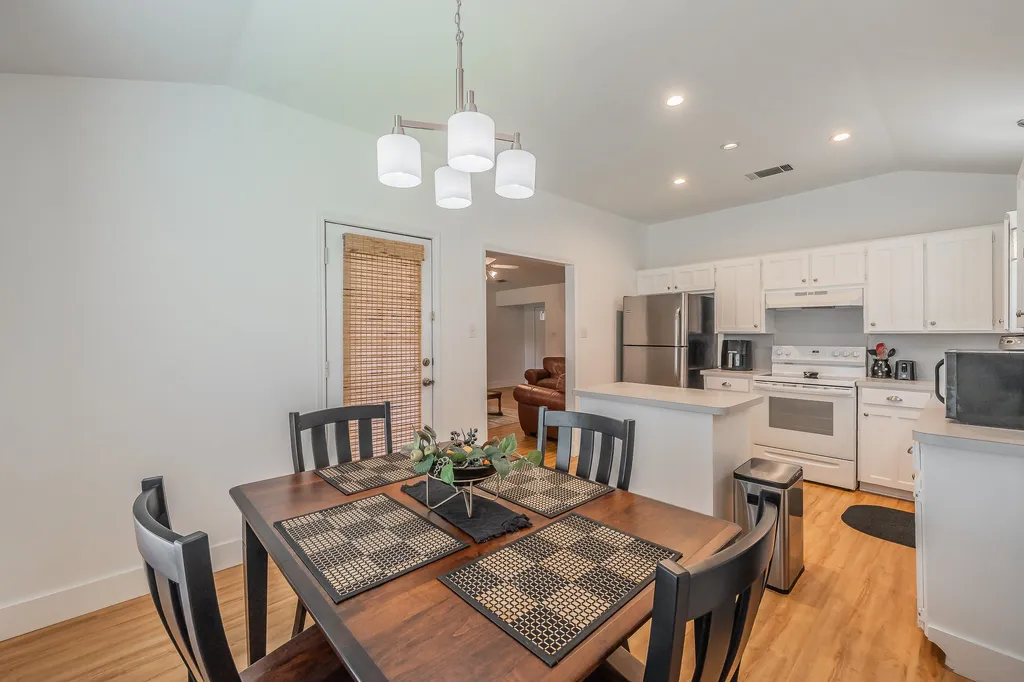 8252 Lesley Lane Watauga TX 76148
