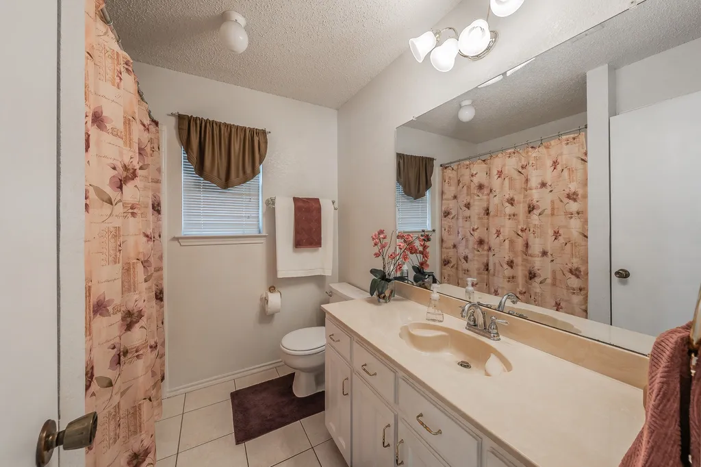 8252 Lesley Lane Watauga TX 76148