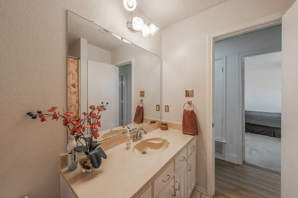 8252 Lesley Lane Watauga TX 76148