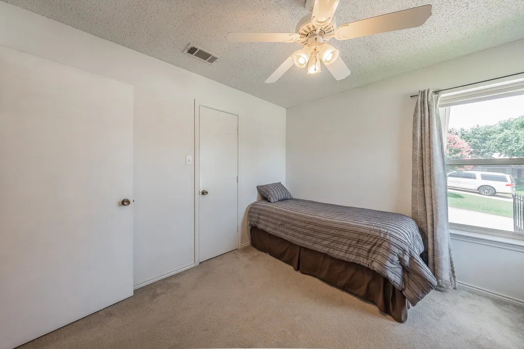8252 Lesley Lane Watauga TX 76148