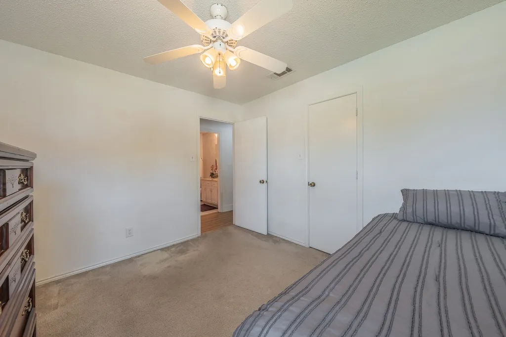 8252 Lesley Lane Watauga TX 76148