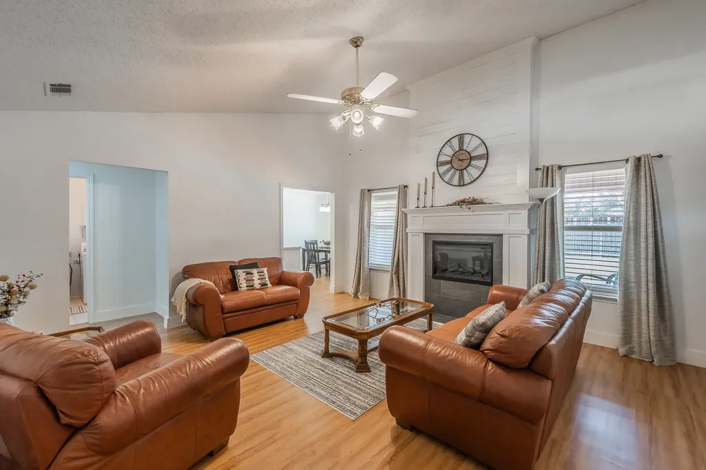 8252 Lesley Lane Watauga TX 76148