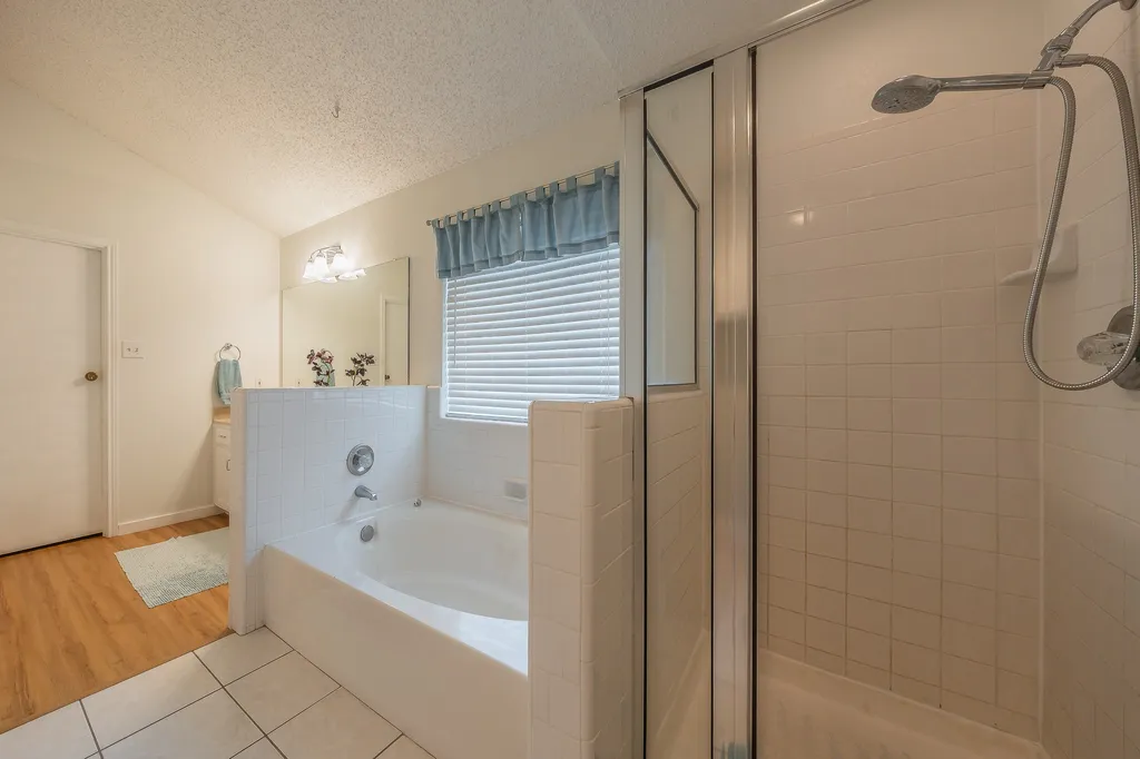 8252 Lesley Lane Watauga TX 76148