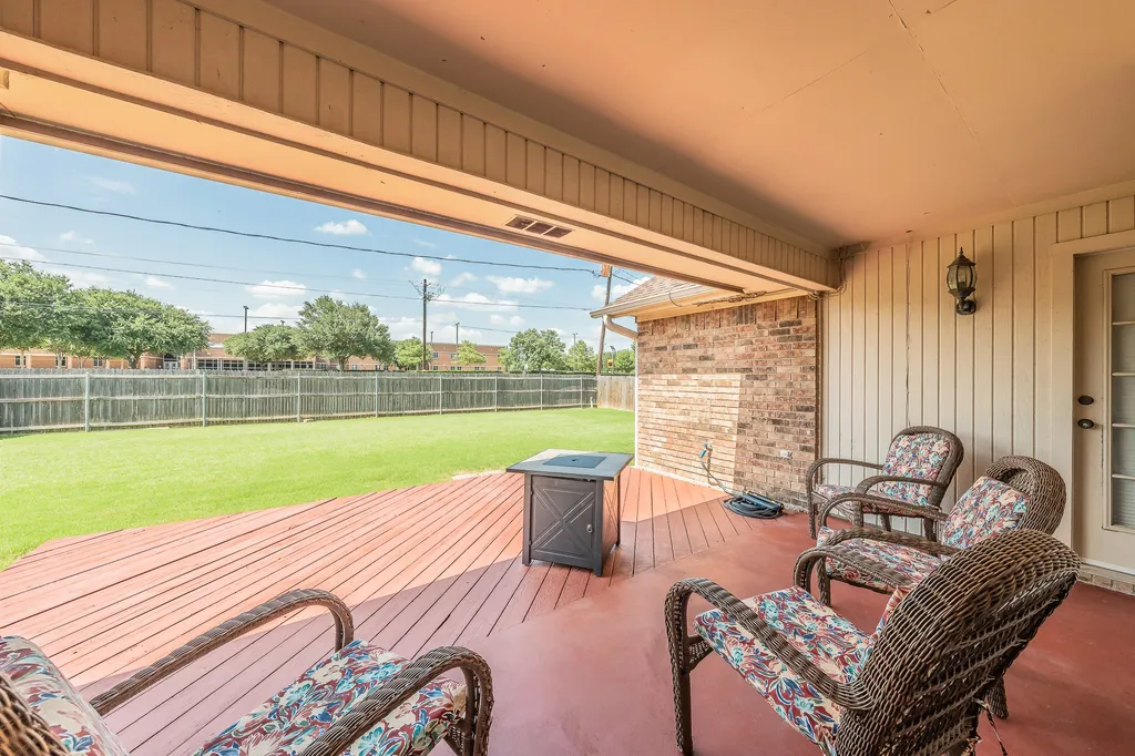 8252 Lesley Lane Watauga TX 76148