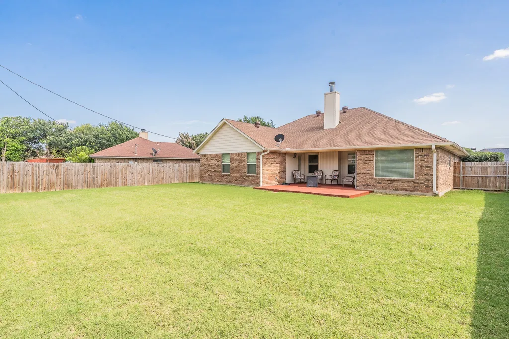8252 Lesley Lane Watauga TX 76148