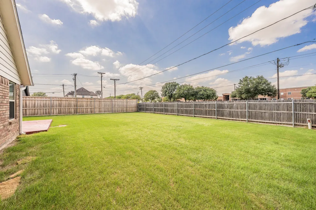8252 Lesley Lane Watauga TX 76148