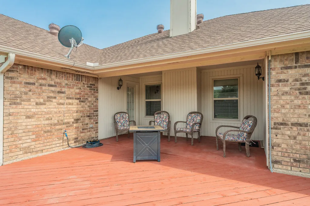 8252 Lesley Lane Watauga TX 76148