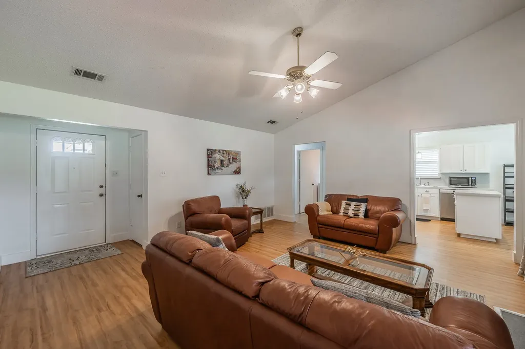 8252 Lesley Lane Watauga TX 76148