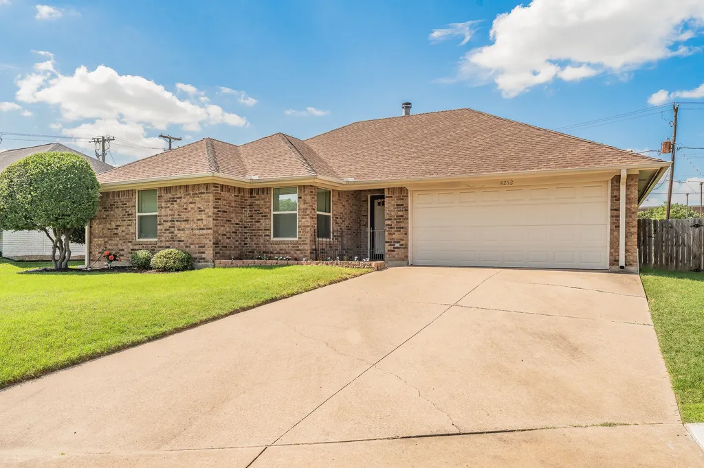 8252 Lesley Lane Watauga TX 76148