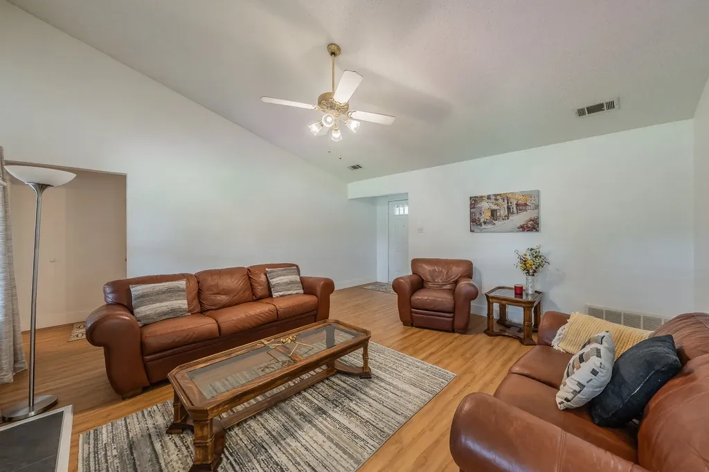 8252 Lesley Lane Watauga TX 76148