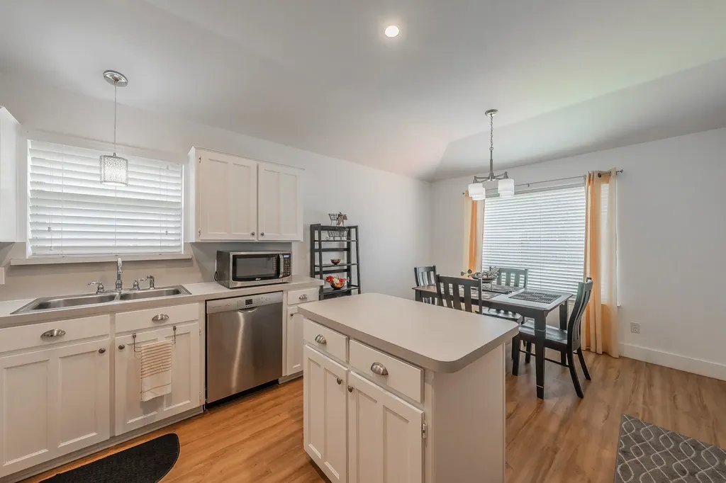 8252 Lesley Lane Watauga TX 76148