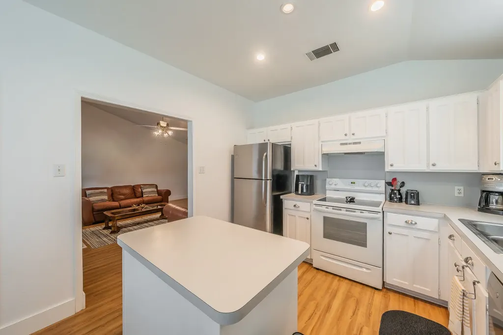8252 Lesley Lane Watauga TX 76148