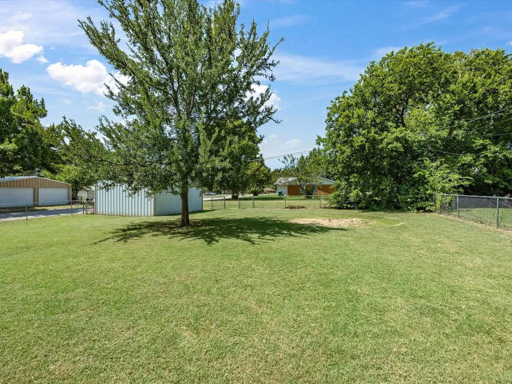 714 Decatur Street Bowie TX 76230