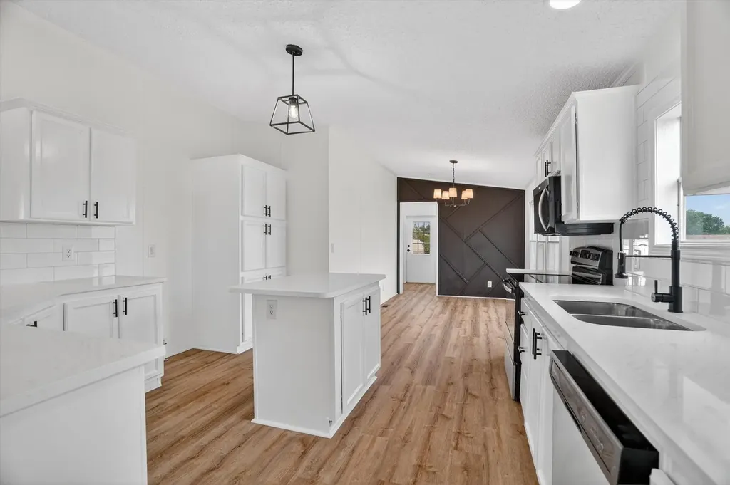 5803 Kentucky Street Joshua TX 76058